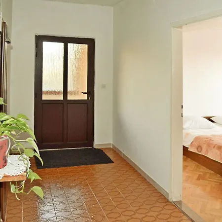 Anica Apartment *